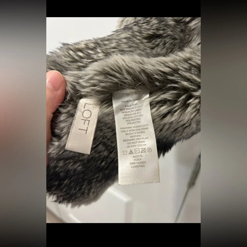 LOFT Faux Fur Scarf in Gray and Black (120 cm long)